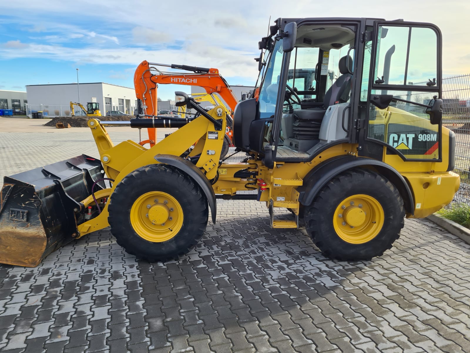 Gebrauchter CAT 908M ist verkauft